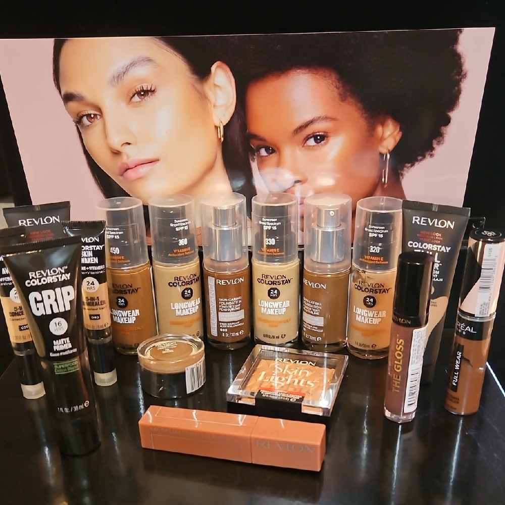 Revlon Brown Foundation Luminous Finish